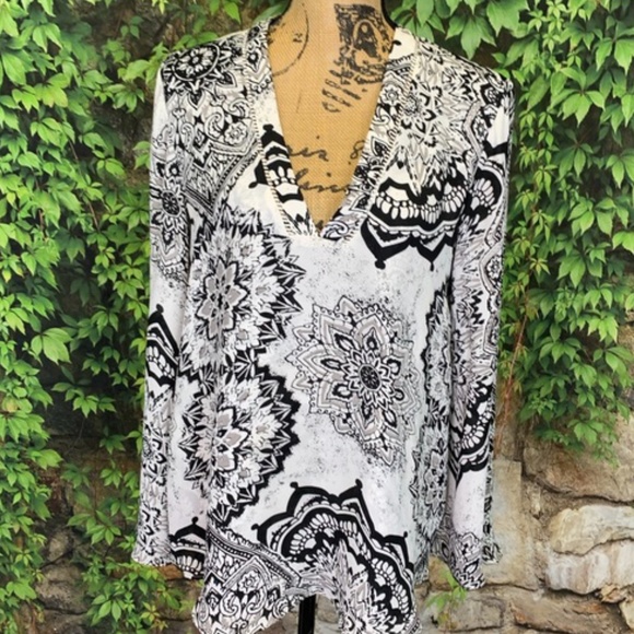 PARKER Black and White V-Neck Trumpet Sleeve Tunic, M - Picture 2 of 8